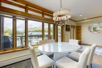 Lion Square Lodge East 211