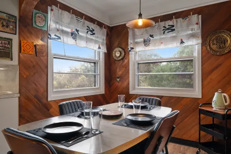 Quirky Decor and Lush Backyard - Cozy Retro Retreat