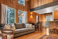 Charming Mountain Retreat with Outdoor Decks - Cozy Tranquil Escape