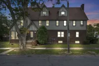 Charming 5Br Cleveland Heights Home, 7 Beds, 2.5 Baths, Family-Friendly