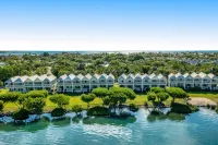 Restful waterfront townhome with deck, great water views & washer/dryer Hotels near Conch Keys
