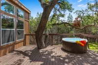 Luxury Studio Cabin with Stunning Views - Serene Romantic Retreat Hotels in Hays County