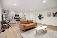 Trendy Getaway - High-Speed WiFi, Modern Design Hoteles en Municipio de Morton