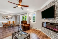 Slopeside condo in gate community w/remodeled balcony & fireplace Hotels in Sugar Mountain