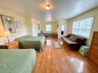 Spacious Kitchen and Screened Porch - Tranquil Family Retreat Hotels in Ocracoke