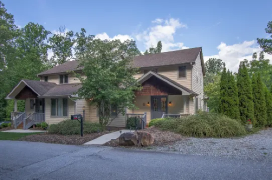 Spacious Retreat with Gourmet Kitchen and Outdoor Oasis - Inviting Getaway