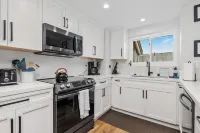Stylish Condo with Community Pool and Spa - Charming Coastal Escape