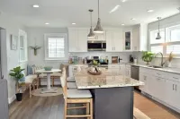 NEW Charming Walk to beach 2-bedroom Coastal Home Hotels in Hull