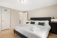 Spacious Living Area and Vibrant Kitchen - Charming Mid-Century Haven Hotels in Peoria Heights