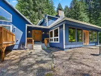 Cozy Lodge with Hot Tub and Game Room - Inviting Mountain Retreat