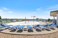Panoramic Lake Views and Community Pools - Stunning Retreat Hotels in Osage Beach