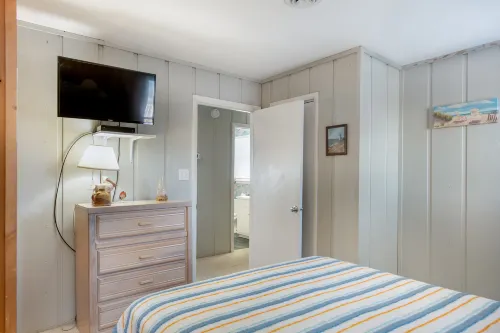 Oceanfront Serenity and Fishing Haven - Charming Coastal Retreat