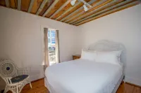 Kaleidoscope Cottage~$375 Free Activities Daily Hotels in Valley Hill