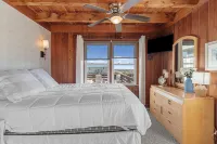 Beautifully Appointed Decor and Beach Proximity - Gorgeous Coastal Getaway
