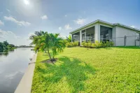 Sunroom and Serene Canal View - Bright Spacious Retreat Hotels in Cape Coral