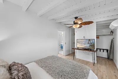 Ocean View Retreat - Fireplace, Gourmet Kitchen, Balcony