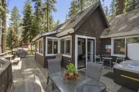 Cozy Cabin with Hot Tub and Stunning Views - Inviting Mountain Retreat