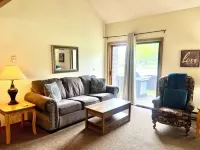 Cozy 2 Bed, 2 Bath Condo on Golf Course with Hot Tub, Sauna & Pool!