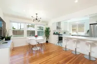 Stunning Venice Hideaway with Private Deck & Yard! Minutes to everything!
