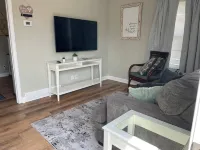 Spacious Cottage on Main st- Near Downtown