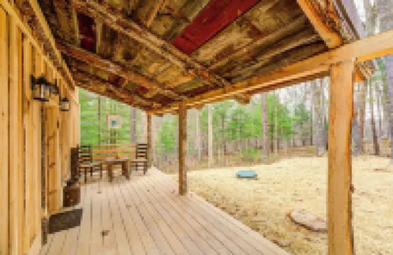 Private 3.5 acre Waterfront Cabin with Hot Tub, WiFi, Minutes from Nashville