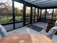 Charming cabin with WiFi and AC in delightful Belton Hotels in Belton