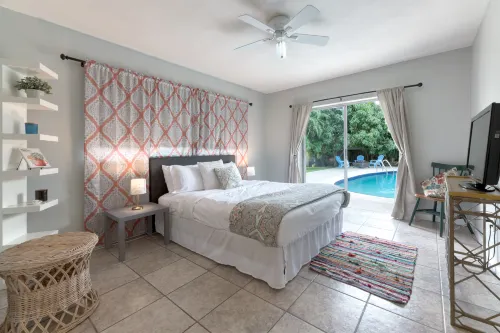 Casa Del Sol Pool Bungalow | Sleeps 8 | Near Beach فنادق في Manalapan