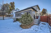 "Discover Tranquil Elegance: Your Charming Retreat in the Heart of Castle Rock"