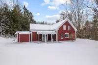 Private Gated Pool and Scenic Surroundings - Charming Spacious Retreat