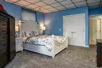 Hot Tub, Gourmet Kitchen and Dock - Luxurious Panoramic Retreat