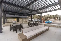 Cozy 3-bedroom townhome in Mountain Green with WiFi, AC. 12 min to Snowbasin