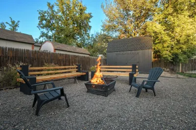 Quarter acre! Rare! 3 BR home AC, WiFi, fitness room, lots of space and privacy Hotels near Boise Airport