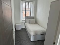 Central 3-Bed Seaside Apartment - Sleeps 5