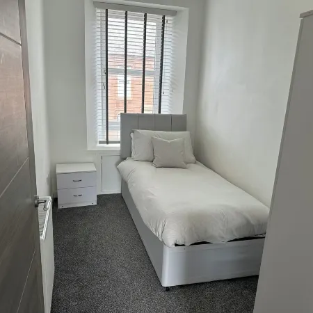 Central 3-Bed Seaside Apartment - Sleeps 5