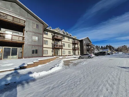 2BR/2BA Condo, near Terry peak & Trails, perfect base to explore the black hills