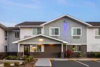 Super 8 by Wyndham South Boston VA - Pet friendly