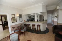 The Corner House Hotel - bar