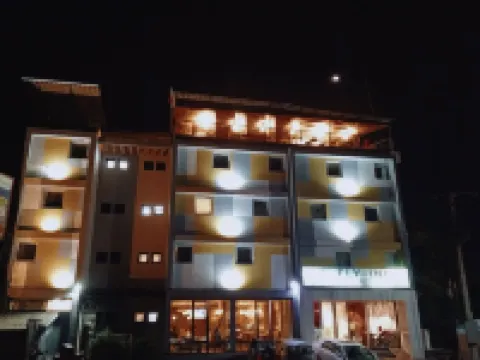 Fly Inn Madagascar Hotel - Navette Gratuite H24 - à 300m de l'Aéroport International โรงแรมในอานตานานารีโว
