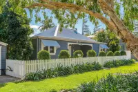 Aaloka Bay - Heritage Charm w. Pool & Spa