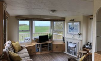 Captivating 2-Bed Static Caravan in Holyhead