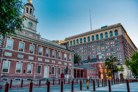 The Ledger Residences by Sosuite - Old City Отели рядом с достопримечательностью «Пеннс Ландинг»