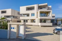 Apartments & Rooms Danivan Pool Villas B Các khách sạn ở Novalja