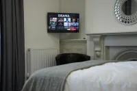 Immaculate 1-Bed Apartment in Merthyr Tydfil Отели в г. 