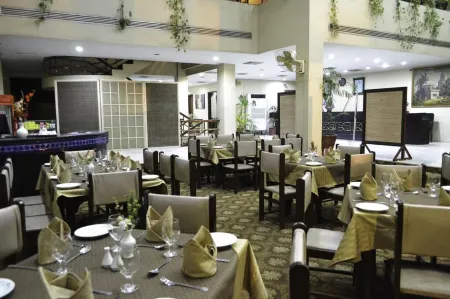 Amer Hotel Отели рядом с достопримечательностью «Самади оф Рейнджит Сингх»