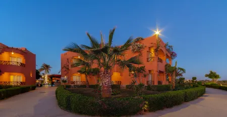 Dream Lagoon & Aqua Park Resort Отели в г. Qesm Marsa Alam