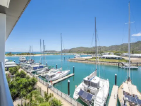 Absolute Waterfront Magnetic Island Hotels in Nelly Bay