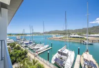 Absolute Waterfront Magnetic Island Hotels in Horseshoe Bay