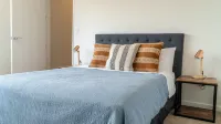 Farrant Drive - Sleeps 8 - Lake & Mountain Views - Modern & Stylish