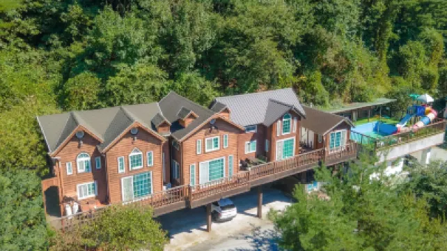 嘉平郡彩綠地度假屋 鄰近晨靜園藝樹木園的酒店