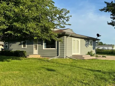 House minutes away from downtown Dells Hotels near Aunt Jennys Got It All